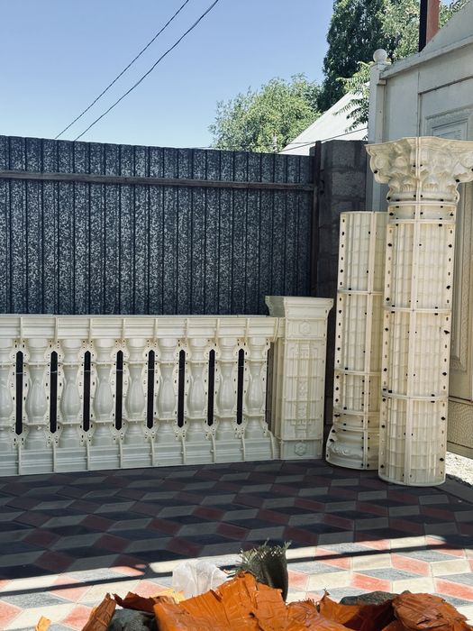 Сдается в аренду римские колонны (диаметр 30) и балясины ( длина 3 м)