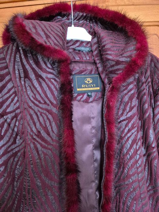 Haină de damă cu inserții de blană