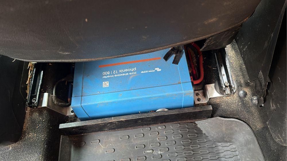 Invertor Victron 12/800 plus dispozitiv inteligent cuplare Baterie