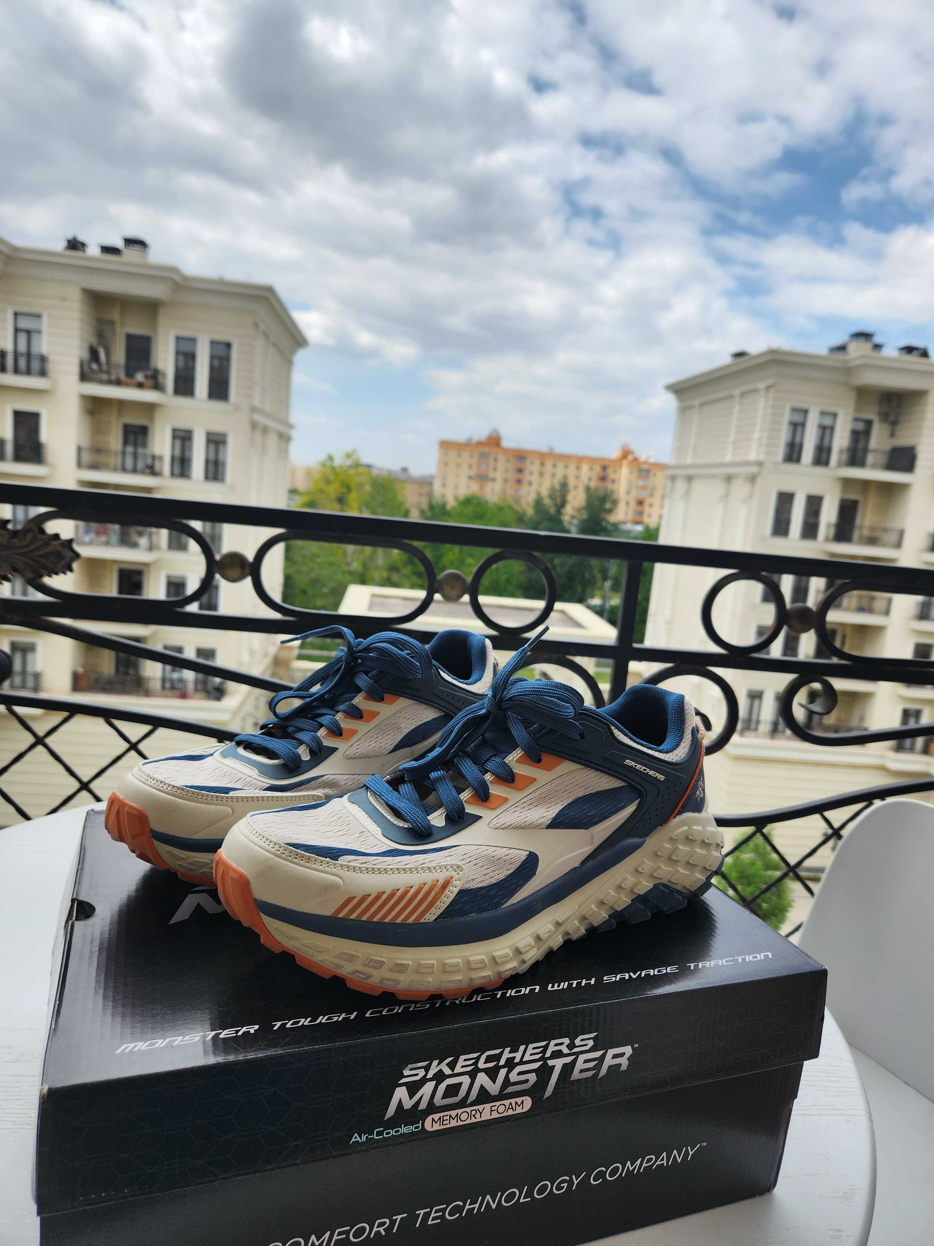 Мужские кроссовки Skechers, состояние новые