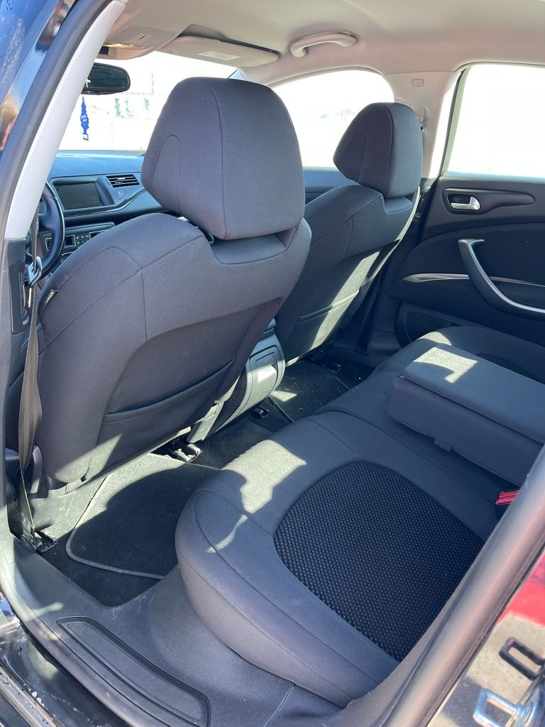 Citroen C5 2009  2.0 HDI
__Dotari:__
-geamuri electrice față și spa