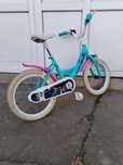 Bicicletă pentru fetițe Frozen cu roți ajutătoare și cască de protecți