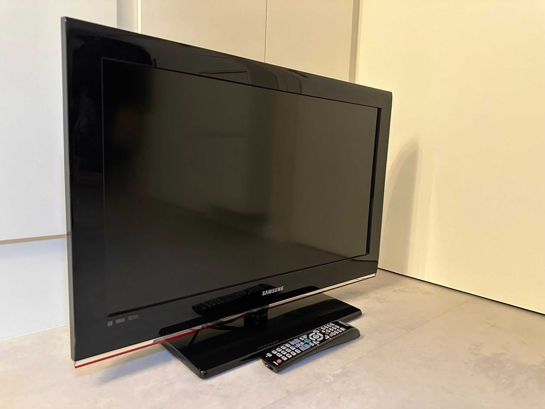 Vand televizor SAMSUNG cu telecomanda stand si cablu alimentare