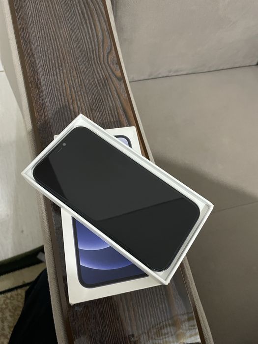 Продам Iphone 12 телефон в хорошем состоянии торг минимальный