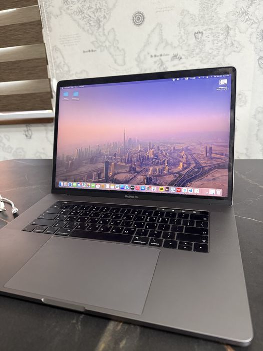 Macbook pro i7 15 inch 2018
