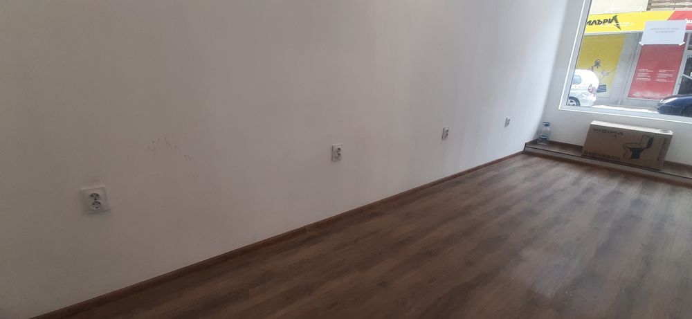Отдава се под наем търговско помещение от 25кв до Стемо