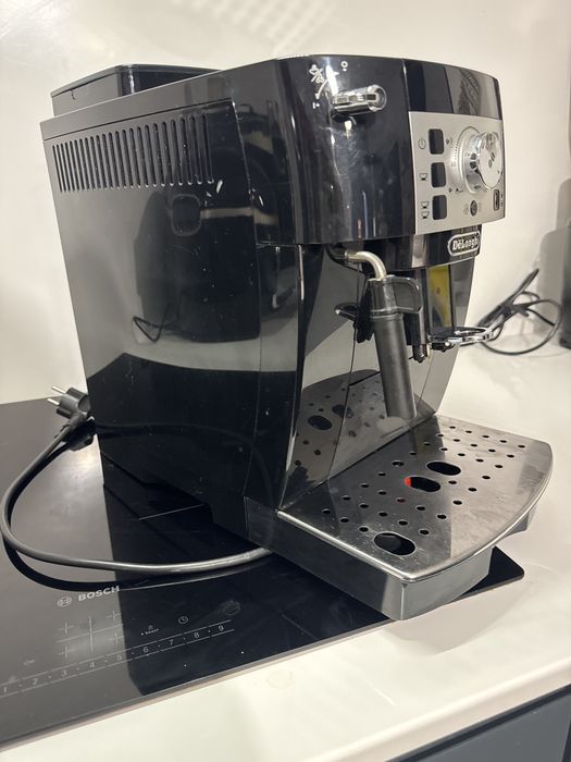 Aparat de cafea delonghi magnifica s