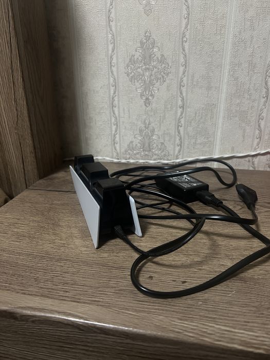 СРОЧНО! Продам зарядную док-станцию в идеальном состояний