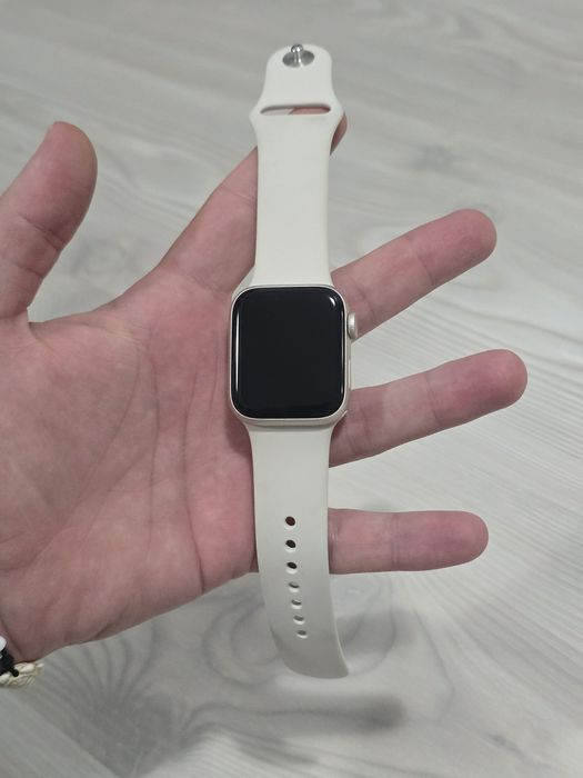 Apple SE 2nd gen smartwatch