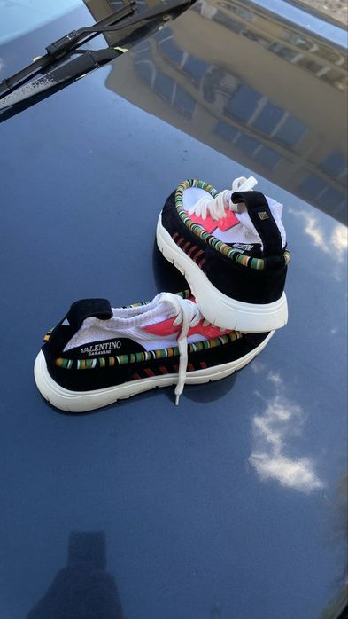 vand valentino garavani marimea 40