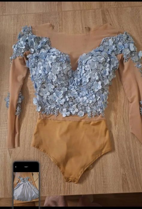 Compleu format din body cu  broderie aplicata manual  și fustă