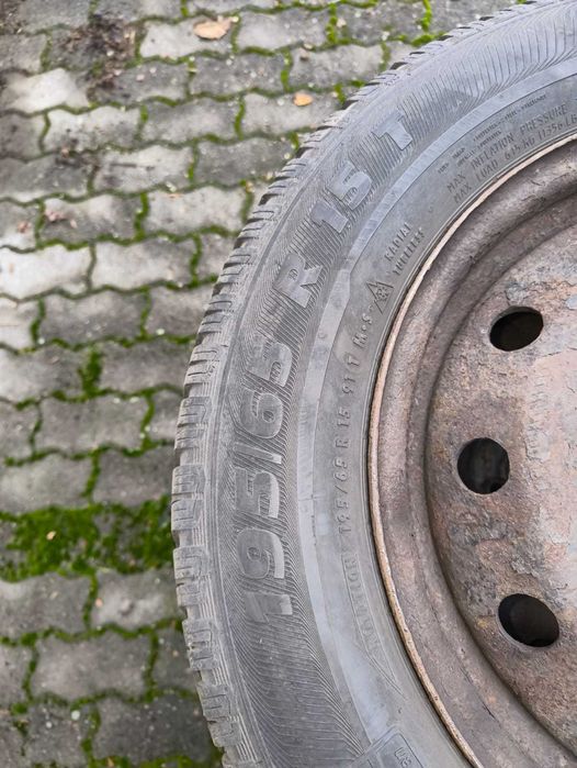 Anvelope iarnă Semperit 195/65 R15 + jante tablă – set 4 bucăți