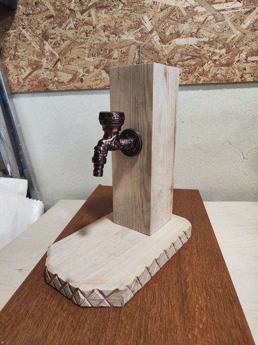 Дървен диспенсър за алкохол