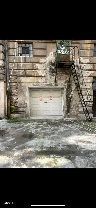 Garaj ultracentral in Palatul Neumann, cu CF propriu din caramida