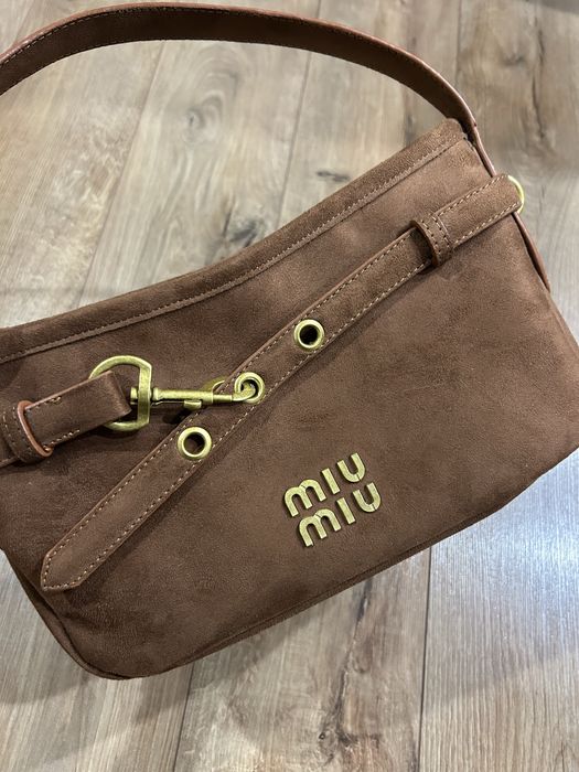 Нова чанта от велур.Чанта (miu miu)