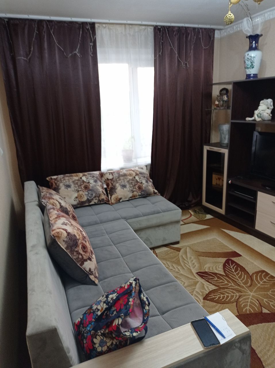 Мукими  улица.  Хамза  метро.  1 комната.