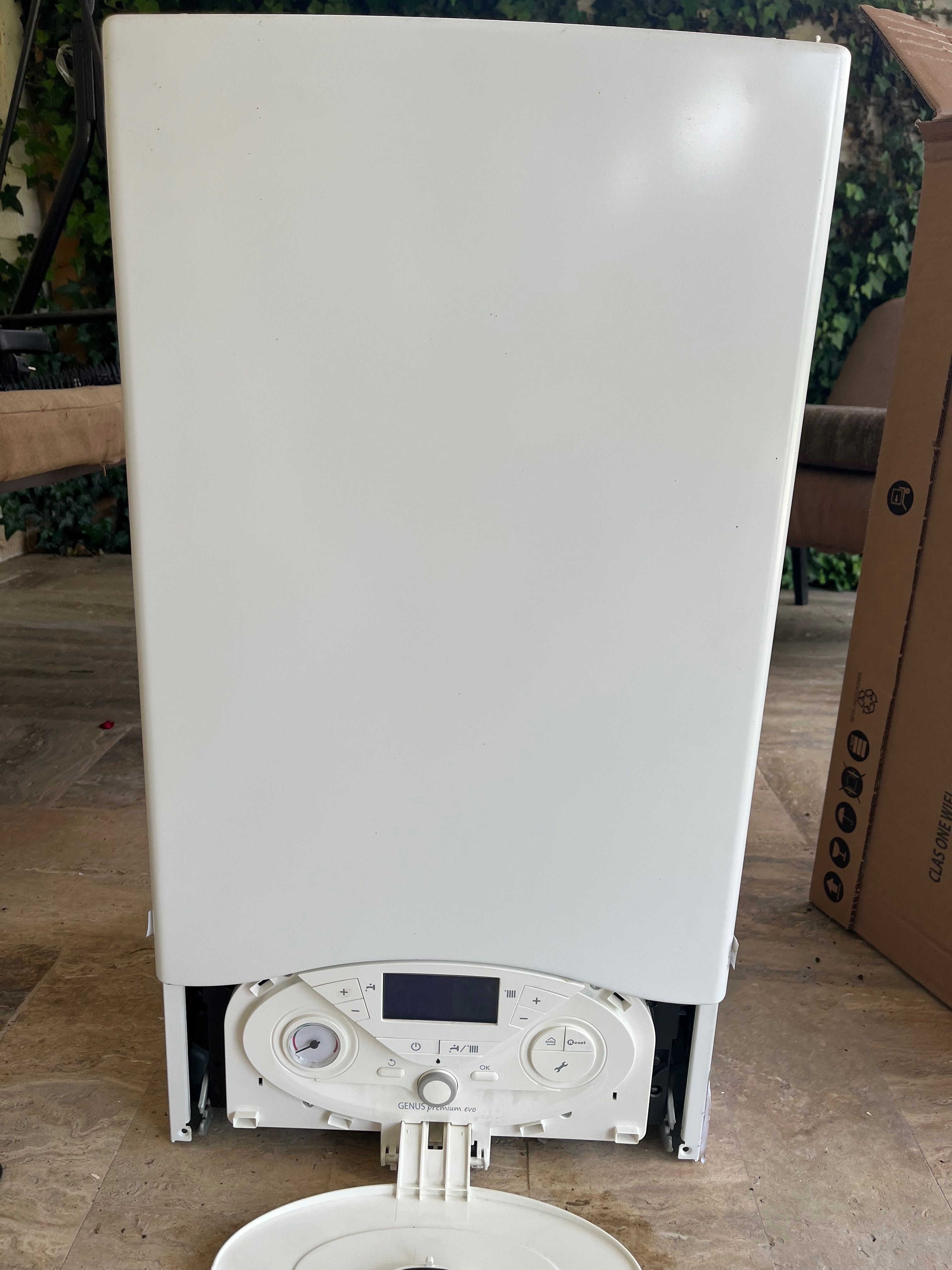 Vând centrală Ariston Genius premium evo 35kw pt comanda la telefon