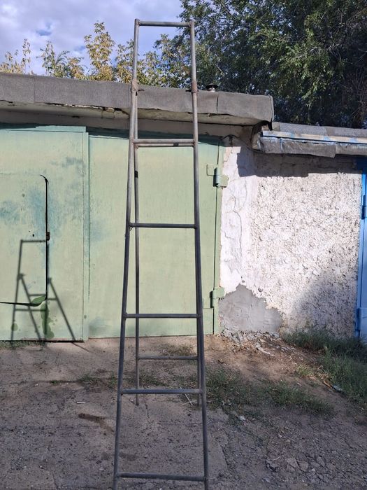 Продам лестницу стремянку