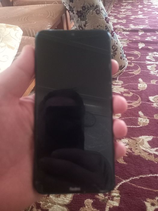 Redmi 8   xotirasi 4/64