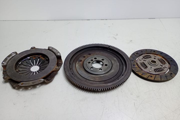 Kit ambreiaj 1.4 / 1.6 i Dacia Sandero prima generatie seria