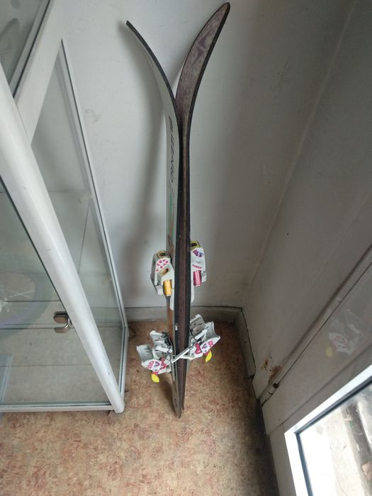 Продавам три чифта ски със ски обувки