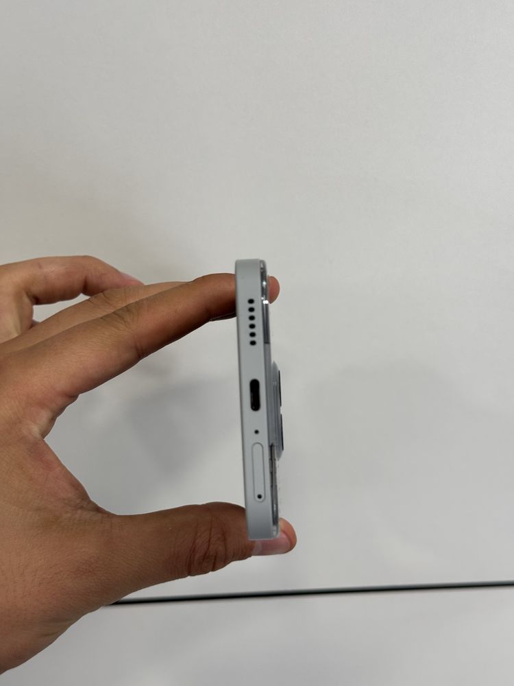 Продавам перфектен Nothing Phone 2a PLUS