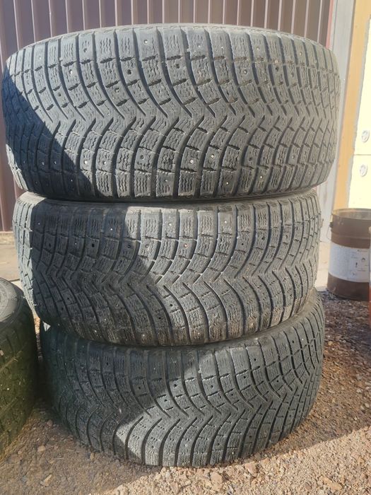 Зимние шины 275/45/21