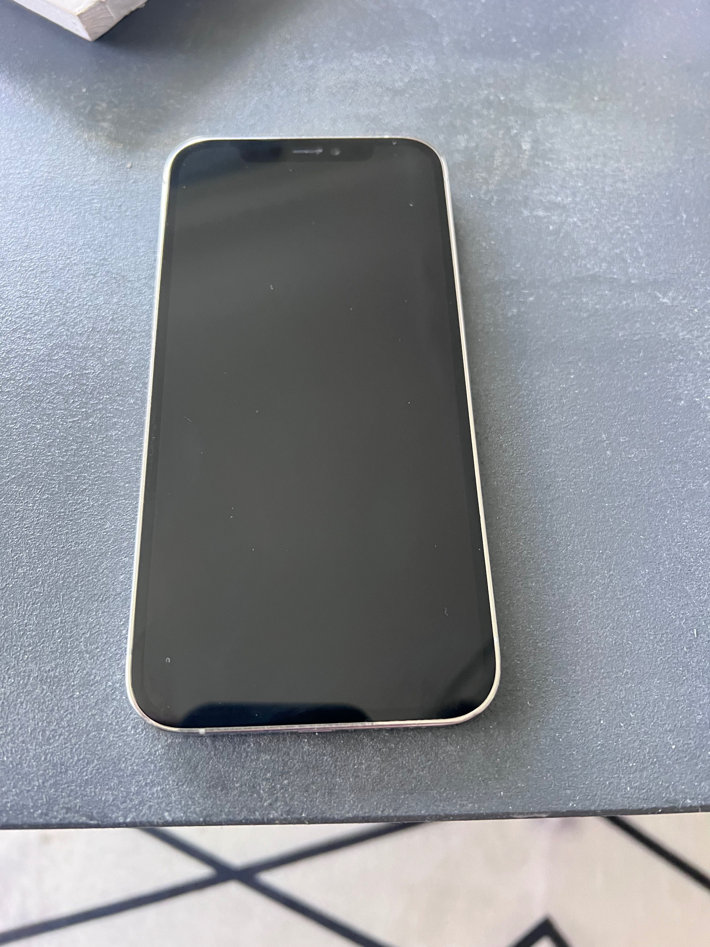 İphone 12 pro white като нов