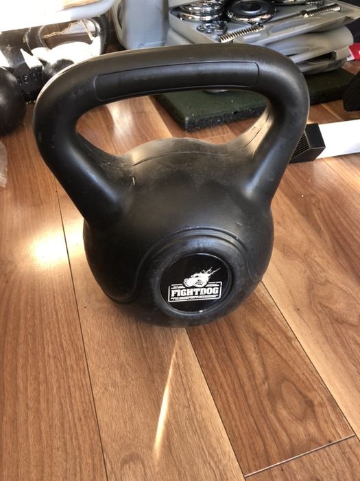 Gantera kettlebell Fight Dog de 16 kg nou pret promo 99 ron