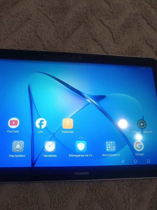 Tablet Huawei 10 инчов запазен със стъклен протектор и калъф 360*