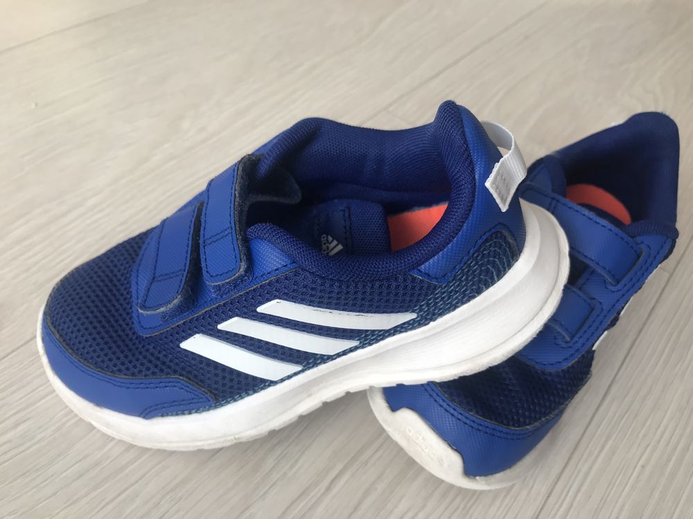 Vand pantofi sport Adidas