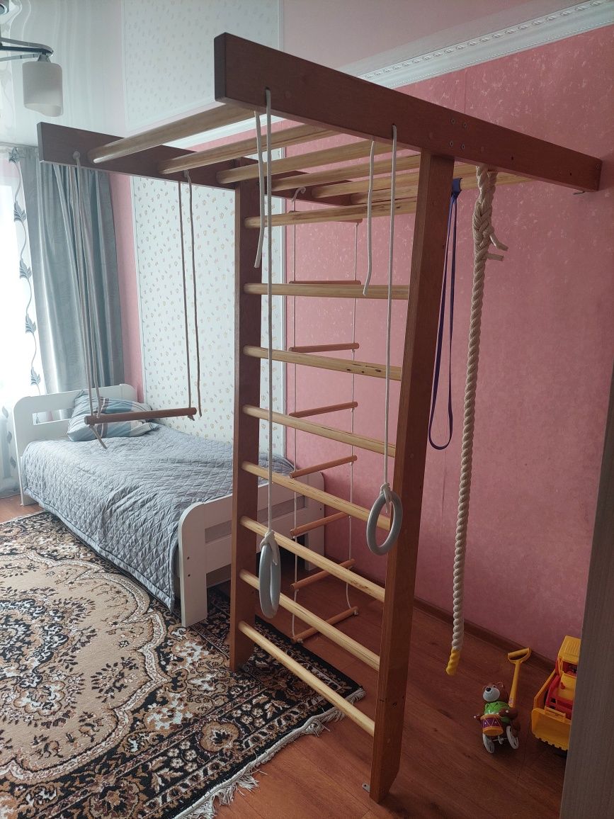 Продам шведскую стенку деревянную