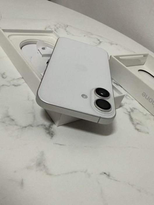 Vand iphone 16  Arata ca nou