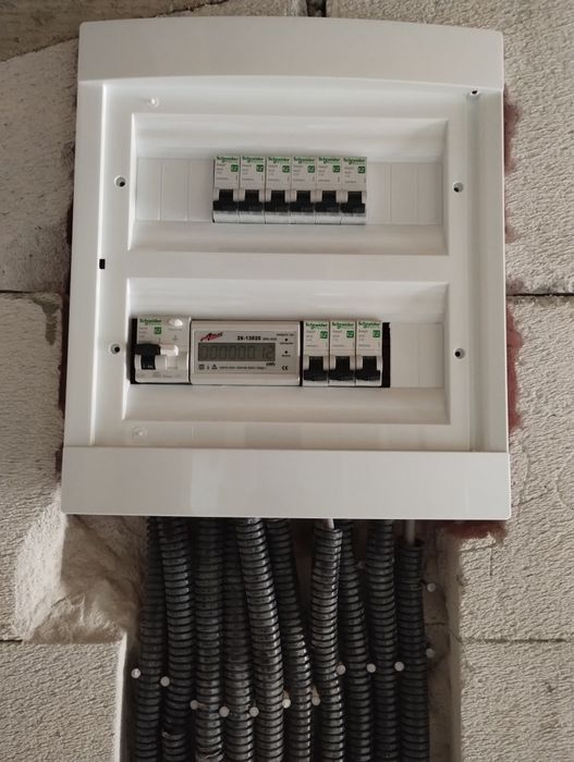 Electrician cu experienta