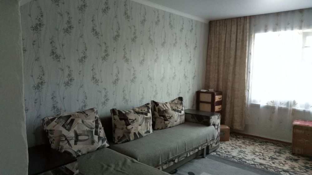 Диван с креслом.