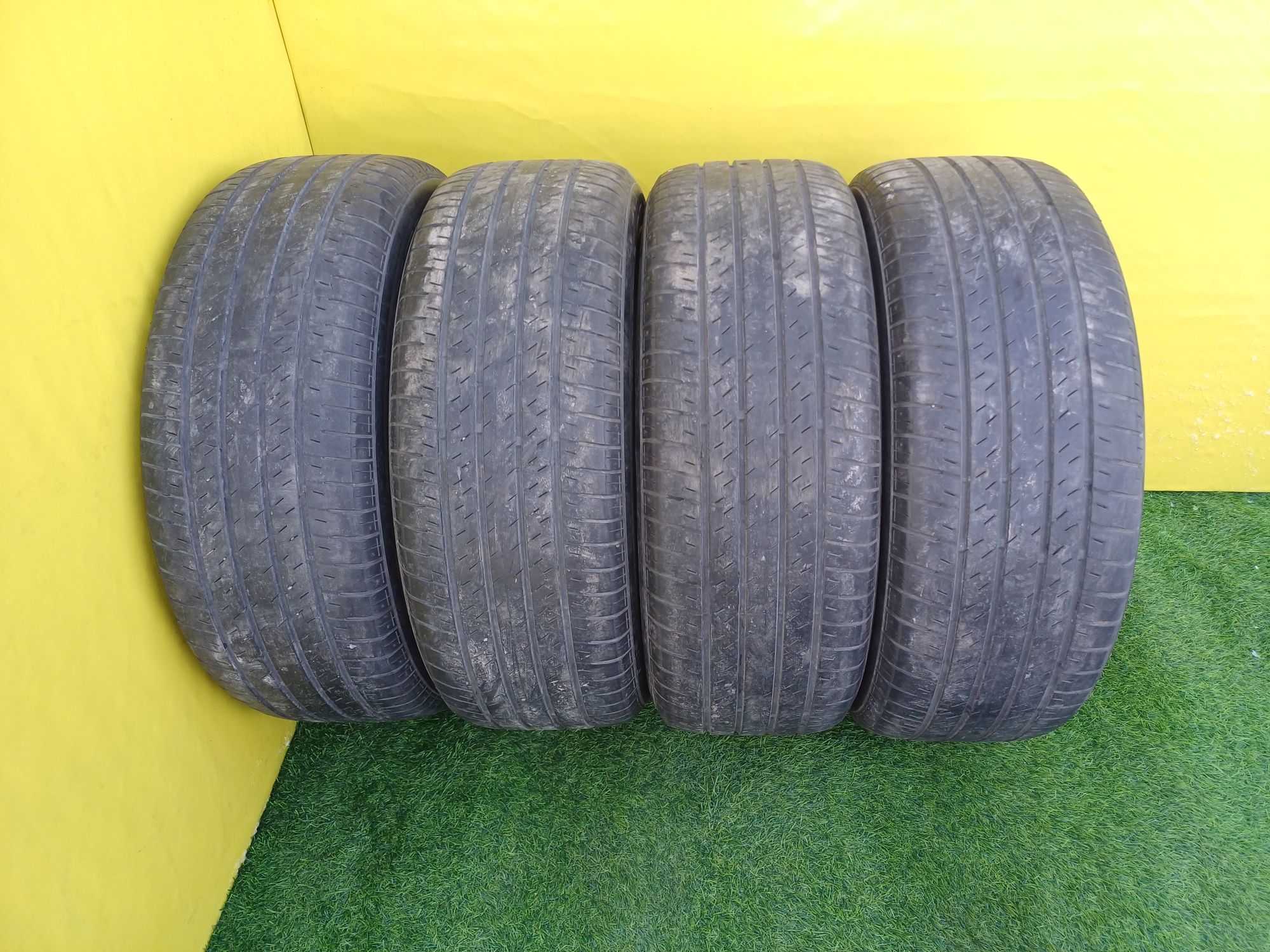 Шины 235/55 R18 Bridgestone комплект.