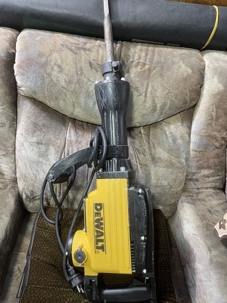 Ciocan demolator Dewalt