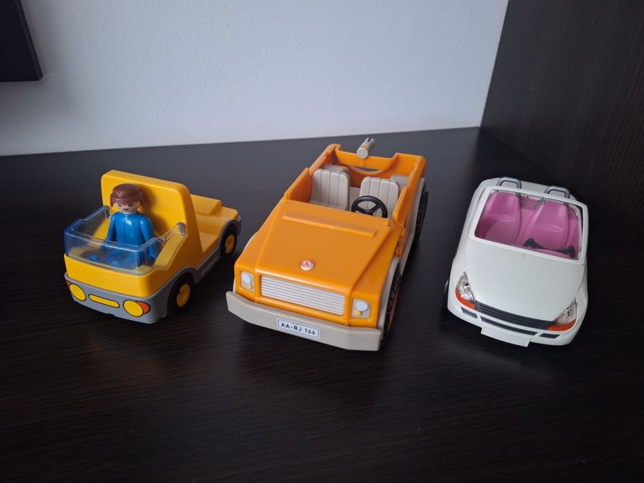 Lot mașinuțe Schleich și Playmobil.