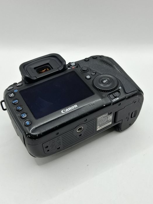5D Mark IV body sotiladi