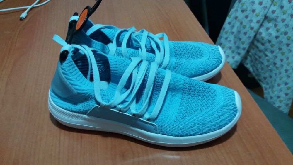 Adidasi dama noi cu eticheta. Nr36,37,38,39 Pret 35 lei