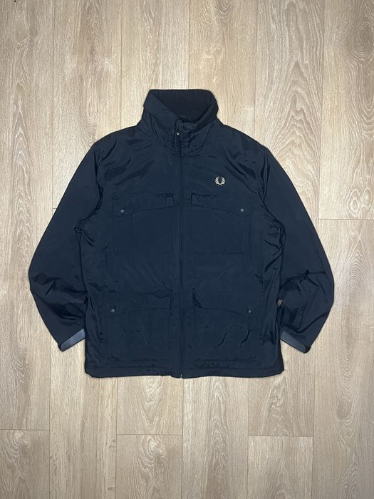 Яке Fred Perry