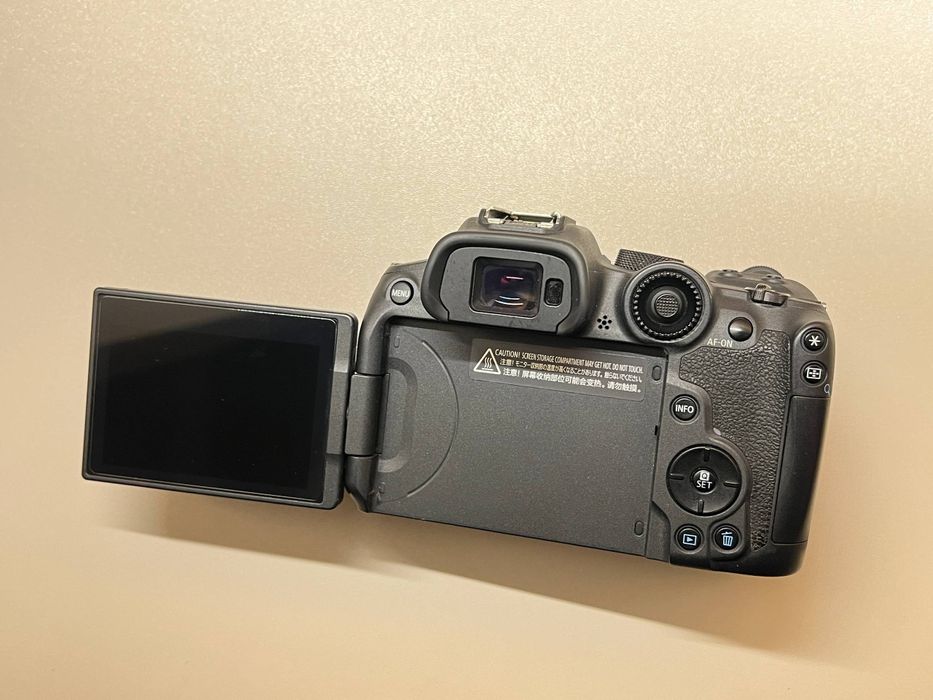 Canon r7 body + viltrox adapteri + 2 ta batareka