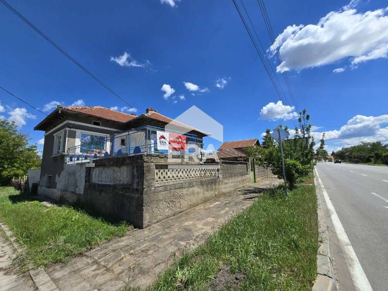 Двуетажна къща в с.Иваново