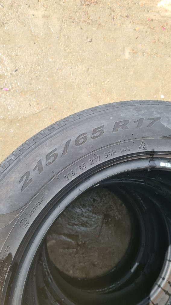Cauciucuri iarna Pirelli 215 65 r17 / 400 lei toate 4