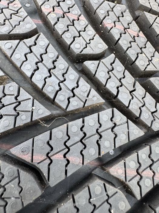 Anvelope iarna 235 55 18,jante R-line originale VW