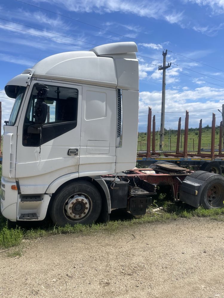 Vand cap tractor si dezmembari