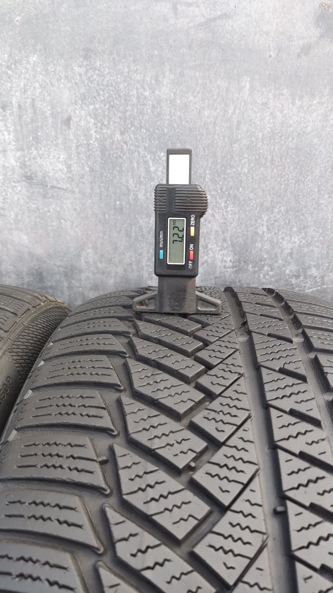 2бр. зимни гуми 245/40/18 Continental TS850P, XL 
dot22
7.2mm
Добро съ