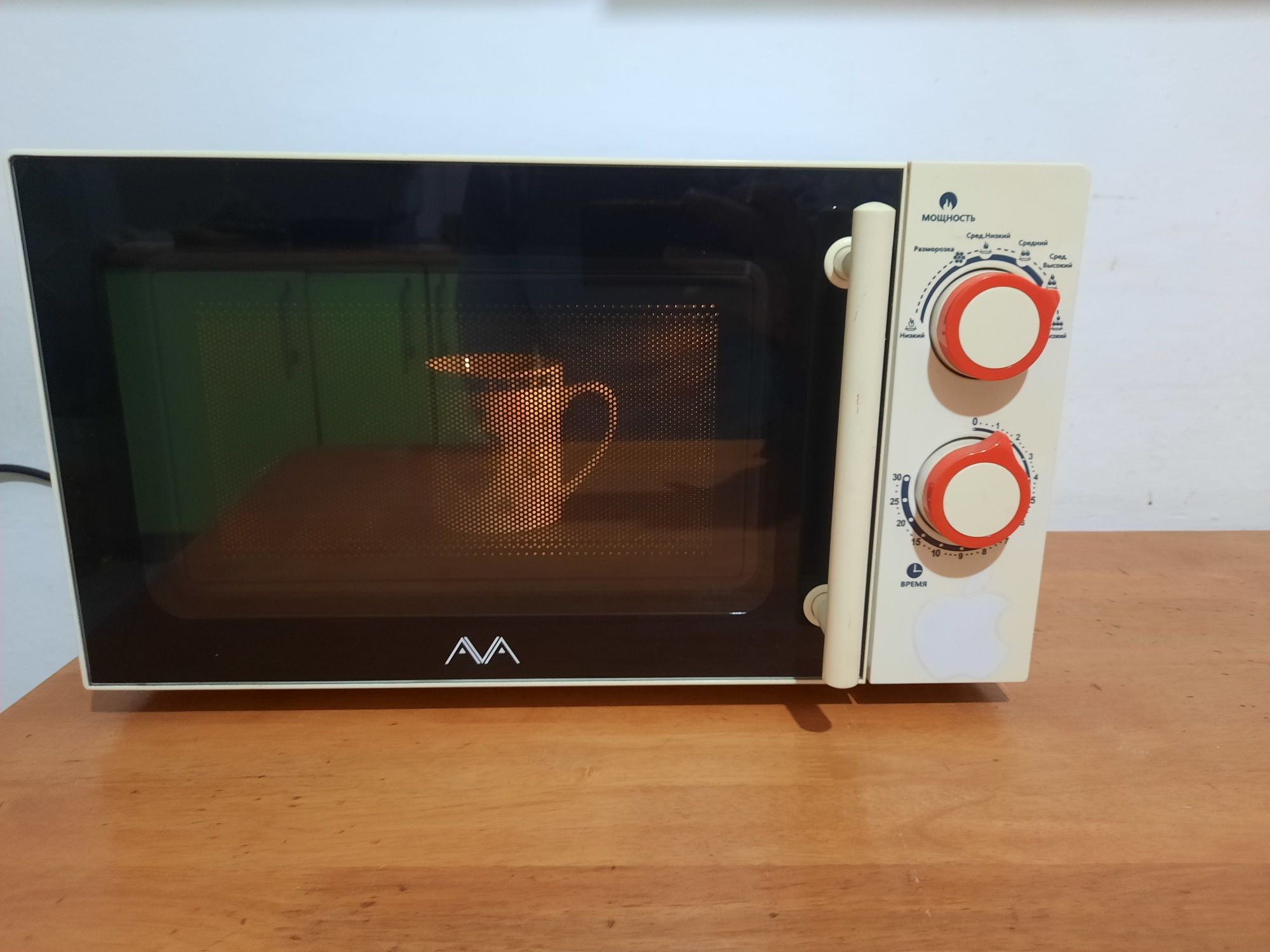 Продам микроволновую печь AVA