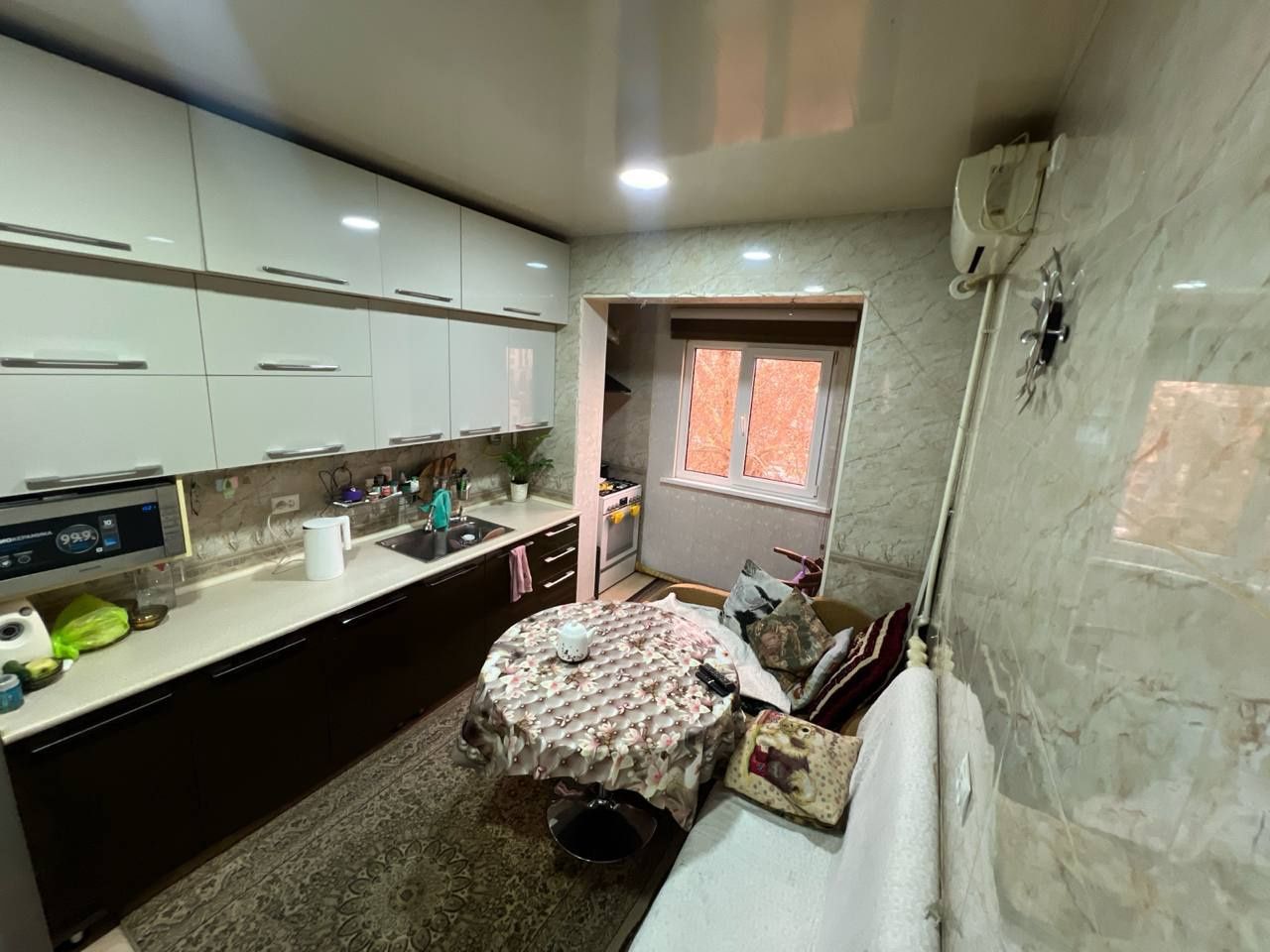 Продам 4 комнатную,Метро Ойбек, Госпитальный