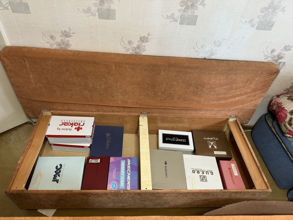 Диван тахта с подушками